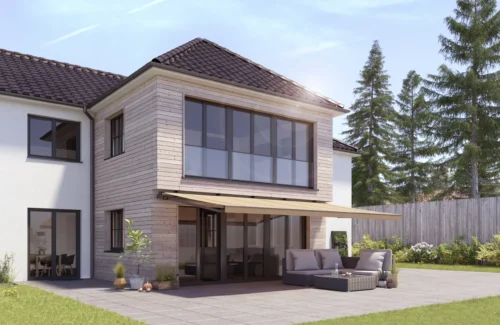Modernes Holzhaus mit Sonnenschutz und Gartenmöbeln